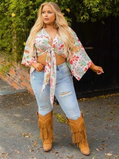 D & J Industies Co., LTD. PREORDER Everyone She Knows Top - White Floral Pre-Orders